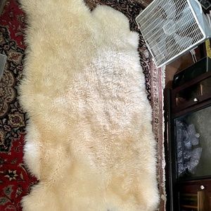 Premium sheepskin rug 3’8” X 6’1”